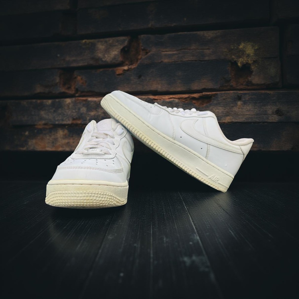 Nike Air Force 1 07 Low Triple White Sneakers 315115-112 Womens Size 9